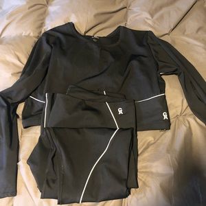 Good American workout crop shirt and 2 pair Good American workout leggings.